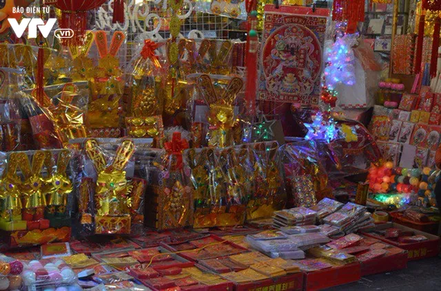 Thị trường hàng mã sôi động ngày Ông Công - Ông Táo - Ảnh 2. Thị trường hàng mã sôi động ngày Ông Công - Ông Táo - Ảnh 2.