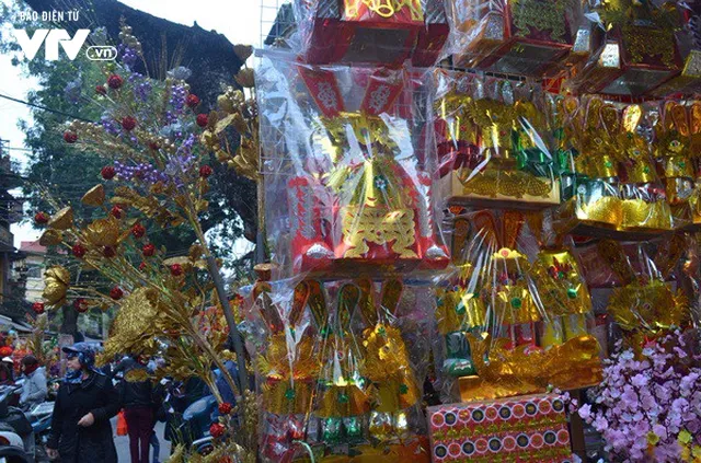 Thị trường hàng mã sôi động ngày Ông Công - Ông Táo - Ảnh 3. Thị trường hàng mã sôi động ngày Ông Công - Ông Táo - Ảnh 3.