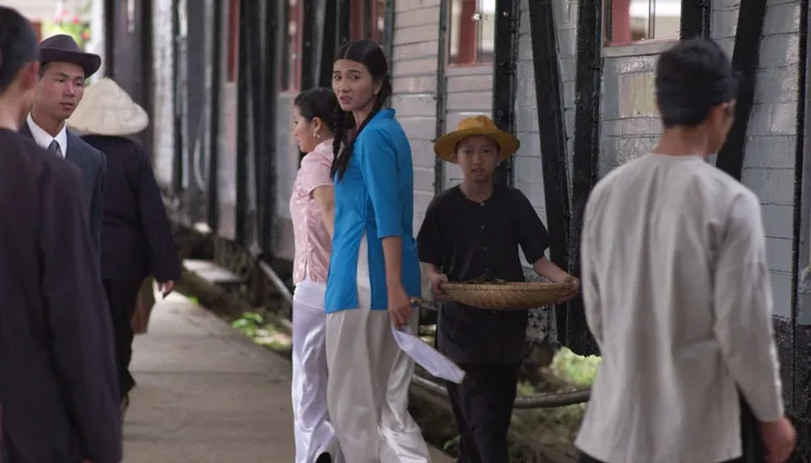 Phim Mộng phù hoa - Tập 4: Ba Trang (Kim Tuyến) ngậm đắng nuốt cay làm vợ ông chủ tây - Ảnh 3. Phim Mộng phù hoa - Tập 4: Ba Trang (Kim Tuyến) ngậm đắng nuốt cay làm vợ ông chủ tây - Ảnh 3.