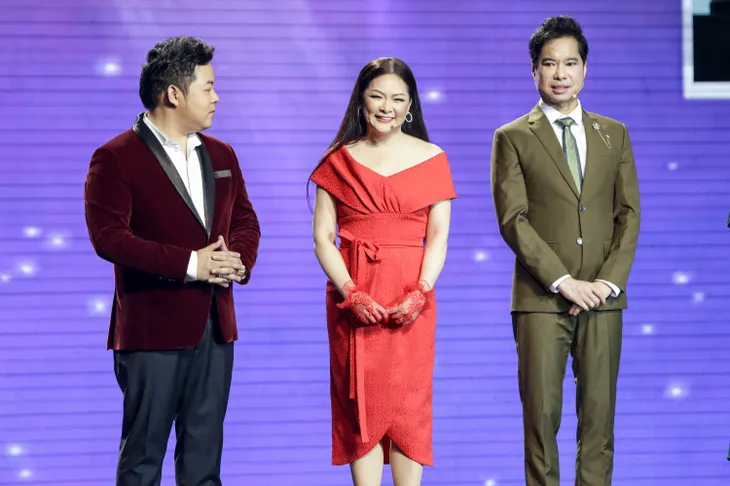 Thần tượng Bolero 2018: Ngọc Sơn hít đất chúc mừng khán giả năm mới - Ảnh 1. Thần tượng Bolero 2018: Ngọc Sơn hít đất chúc mừng khán giả năm mới - Ảnh 1.