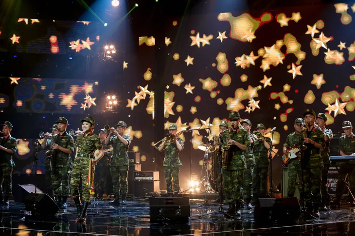 “Cỗ xe tăng” Yellow Star Big Band có trở thành quán quân Ban nhạc Việt? - Ảnh 3. “Cỗ xe tăng” Yellow Star Big Band có trở thành quán quân Ban nhạc Việt? - Ảnh 3.
