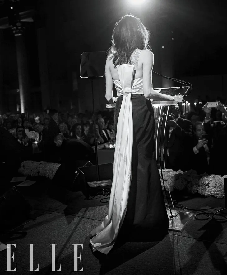 Angelina Jolie rạng rỡ bên các con, cuộc sống không Brad Pitt vẫn vui - Ảnh 2. Angelina Jolie rạng rỡ bên các con, cuộc sống không Brad Pitt vẫn vui - Ảnh 2.