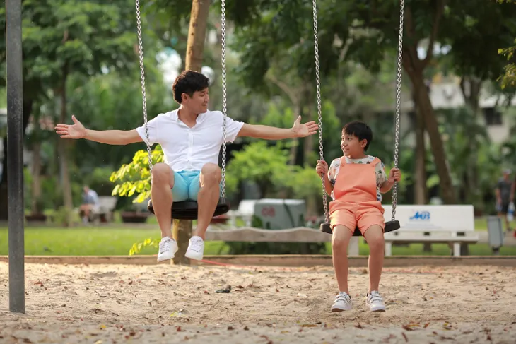 Quý Bình bàng hoàng phát hiện có con rơi trong Ở đây có nắng - Ảnh 2. Quý Bình bàng hoàng phát hiện có con rơi trong Ở đây có nắng - Ảnh 2.