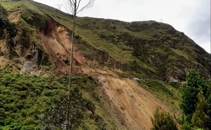 Colombia: Xe bus rơi xuống vực, ít nhất 13 người thiệt mạng - Ảnh 2. Colombia: Xe bus rơi xuống vực, ít nhất 13 người thiệt mạng - Ảnh 2.