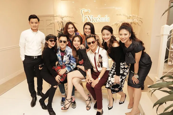 Gu thời trang sành điệu, BTV Ngọc Trinh khiến người khác không thể rời mắt - Ảnh 8. Gu thời trang sành điệu, BTV Ngọc Trinh khiến người khác không thể rời mắt - Ảnh 8.