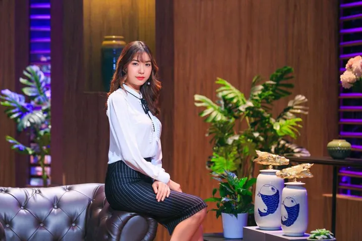 Nữ MC Shark Tank Việt Nam ít nói nhưng dễ gây thương nhớ - Ảnh 1. Nữ MC Shark Tank Việt Nam ít nói nhưng dễ gây thương nhớ - Ảnh 1.