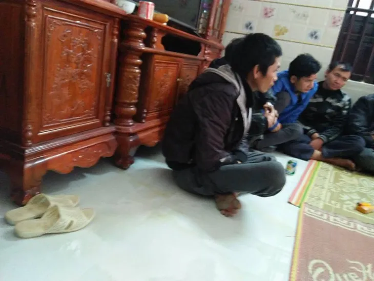 Chìm thuyền ở Thanh Hóa, 8 ngư dân mất tích - Ảnh 1.