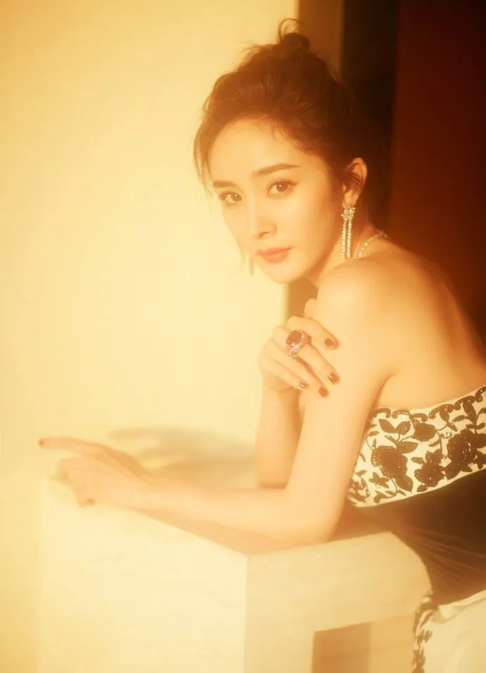 Đặng Siêu - Dương Mịch lên ngôi King & Queen tại Đêm hội Weibo 2018 - Ảnh 7. Đặng Siêu - Dương Mịch lên ngôi King & Queen tại Đêm hội Weibo 2018 - Ảnh 7.