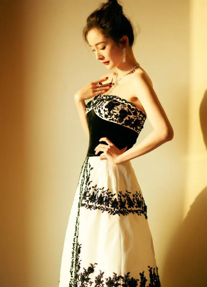 Đặng Siêu - Dương Mịch lên ngôi King & Queen tại Đêm hội Weibo 2018 - Ảnh 6. Đặng Siêu - Dương Mịch lên ngôi King & Queen tại Đêm hội Weibo 2018 - Ảnh 6.