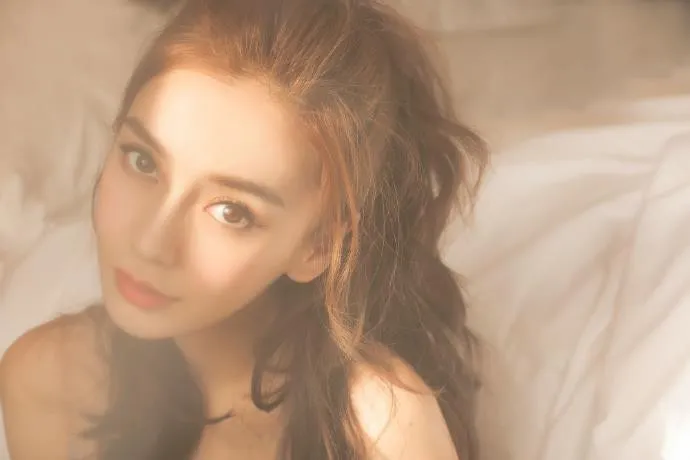 Angelababy lấn át dàn mỹ nhân trên thảm đỏ Đêm hội Weibo 2018 - Ảnh 2. Angelababy lấn át dàn mỹ nhân trên thảm đỏ Đêm hội Weibo 2018 - Ảnh 2.