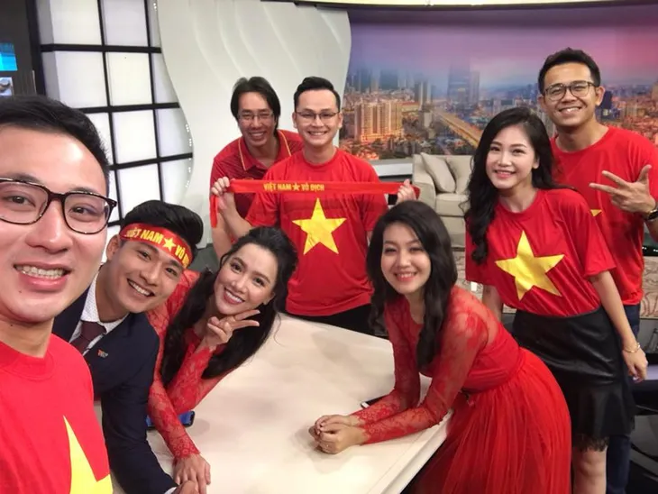 Dàn MC VTV nô nức khoe ảnh mừng U23 Việt Nam chiến thắng - Ảnh 8. Dàn MC VTV nô nức khoe ảnh mừng U23 Việt Nam chiến thắng - Ảnh 8.