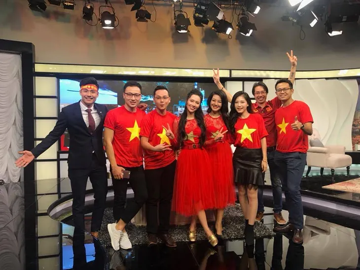 Dàn MC VTV nô nức khoe ảnh mừng U23 Việt Nam chiến thắng - Ảnh 7. Dàn MC VTV nô nức khoe ảnh mừng U23 Việt Nam chiến thắng - Ảnh 7.