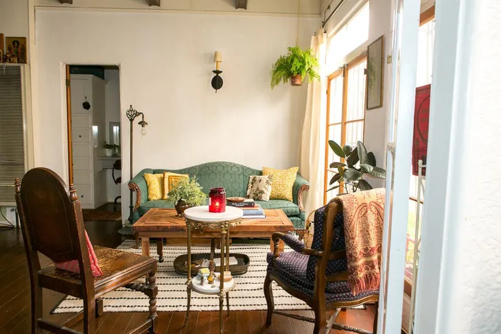 Tạo điểm nhấn cho căn nhà 50 m2 bằng nét cổ điển nhẹ nhàng - Ảnh 3. Tạo điểm nhấn cho căn nhà 50 m2 bằng nét cổ điển nhẹ nhàng - Ảnh 3.