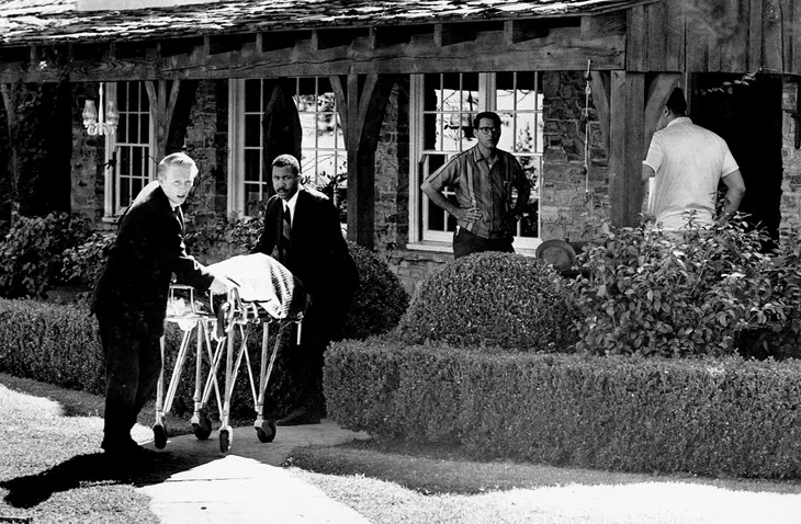 Quentin Tarantino làm phim mới, gợi nhớ một trong những vụ thảm sát kinh hoàng nhất thế kỷ 20 - Ảnh 2. Quentin Tarantino làm phim mới, gợi nhớ một trong những vụ thảm sát kinh hoàng nhất thế kỷ 20 - Ảnh 2.