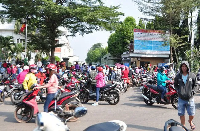 Người lao động khốn khổ khi chủ doanh nghiệp bỏ trốn - Ảnh 1. Người lao động khốn khổ khi chủ doanh nghiệp bỏ trốn - Ảnh 1.