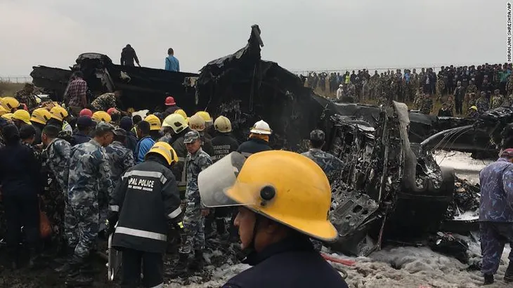 Hiện trường vụ máy bay rơi làm ít nhất 50 người đã thiệt mạng ở Nepal - Ảnh 4. Hiện trường vụ máy bay rơi làm ít nhất 50 người đã thiệt mạng ở Nepal - Ảnh 4.