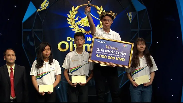 Nam sinh giành 300 điểm, hát hit Đức Phúc ngọt ngào ở Đường lên đỉnh Olympia - Ảnh 2. Nam sinh giành 300 điểm, hát hit Đức Phúc ngọt ngào ở Đường lên đỉnh Olympia - Ảnh 2.