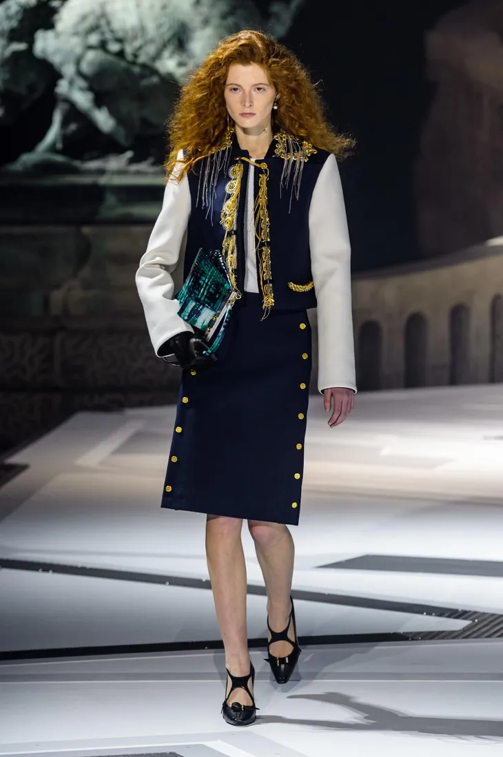 Louis Vuitton ra mắt bộ sưu tập mới ở Bảo tàng Louvre - Ảnh 9. Louis Vuitton ra mắt bộ sưu tập mới ở Bảo tàng Louvre - Ảnh 9.