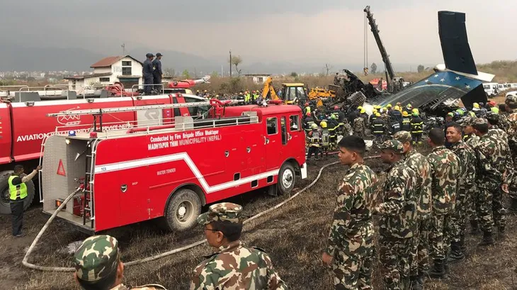 Máy bay rơi tại Nepal có thể do điều khiển không lưu nhầm lẫn - Ảnh 4. Máy bay rơi tại Nepal có thể do điều khiển không lưu nhầm lẫn - Ảnh 4.