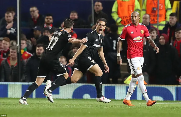 Toàn cảnh Man Utd gục ngã trước Sevilla - Ảnh 16. Toàn cảnh Man Utd gục ngã trước Sevilla - Ảnh 16.