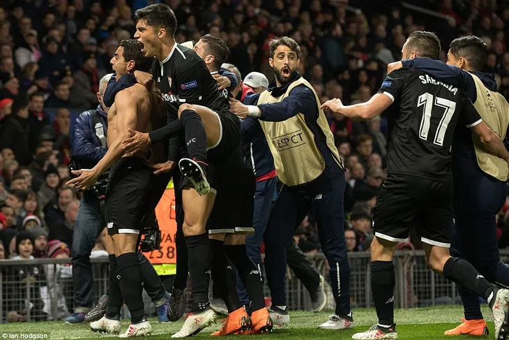Toàn cảnh Man Utd gục ngã trước Sevilla - Ảnh 19. Toàn cảnh Man Utd gục ngã trước Sevilla - Ảnh 19.