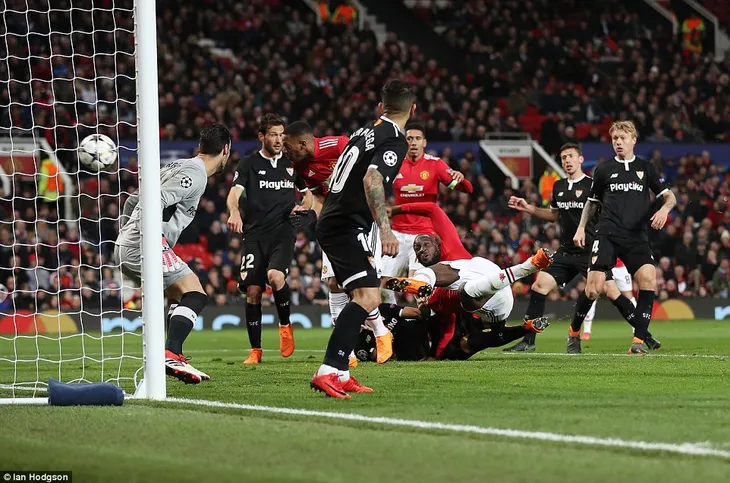 Toàn cảnh Man Utd gục ngã trước Sevilla - Ảnh 21. Toàn cảnh Man Utd gục ngã trước Sevilla - Ảnh 21.
