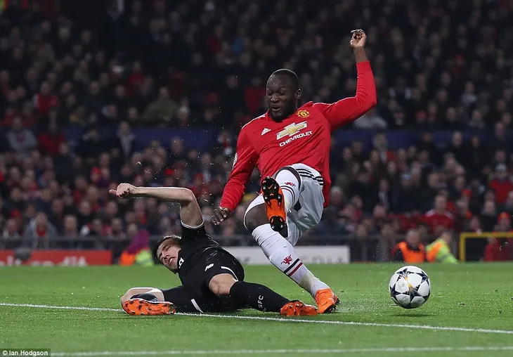 Toàn cảnh Man Utd gục ngã trước Sevilla - Ảnh 3. Toàn cảnh Man Utd gục ngã trước Sevilla - Ảnh 3.