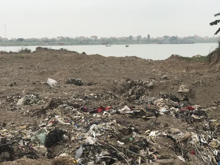 Hải Dương: Phát hiện 10.000m3 rác thải vì... tàu hút cát trái phép - Ảnh 5. Hải Dương: Phát hiện 10.000m3 rác thải vì... tàu hút cát trái phép - Ảnh 5.