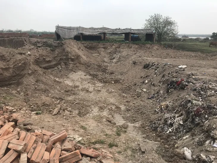 Hải Dương: Phát hiện 10.000m3 rác thải vì... tàu hút cát trái phép - Ảnh 4. Hải Dương: Phát hiện 10.000m3 rác thải vì... tàu hút cát trái phép - Ảnh 4.