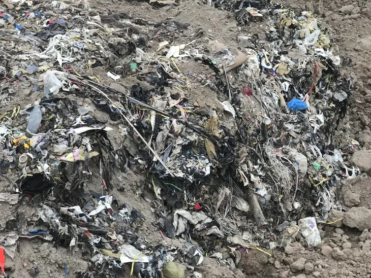 Hải Dương: Phát hiện 10.000m3 rác thải vì... tàu hút cát trái phép - Ảnh 1. Hải Dương: Phát hiện 10.000m3 rác thải vì... tàu hút cát trái phép - Ảnh 1.