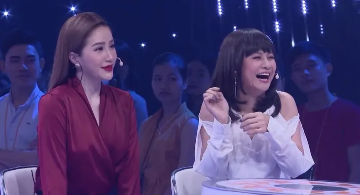 Ca sĩ tranh tài - Tập 2: Được khen tinh tế, Cát Phượng vẫn mắng Ngô Kiến Huy điên - Ảnh 2. Ca sĩ tranh tài - Tập 2: Được khen tinh tế, Cát Phượng vẫn mắng Ngô Kiến Huy điên - Ảnh 2.