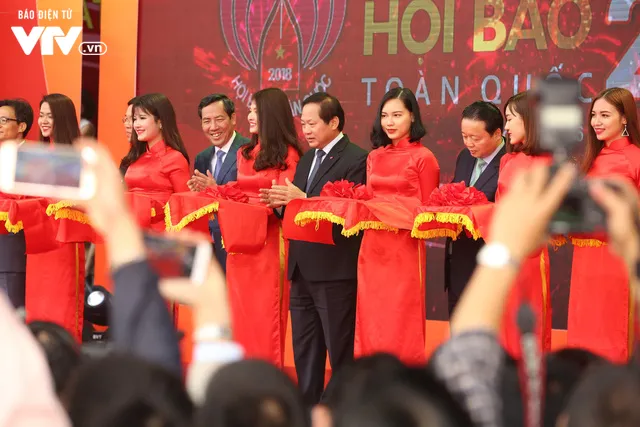 Toàn cảnh tưng bừng, rộn ràng Hội Báo toàn quốc 2018 - Ảnh 9. Toàn cảnh tưng bừng, rộn ràng Hội Báo toàn quốc 2018 - Ảnh 9.