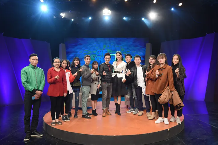 Hoàng Thùy trải lòng về mặc cảm con nhà quê tại Ghế không tựa - Ảnh 1. Hoàng Thùy trải lòng về mặc cảm con nhà quê tại Ghế không tựa - Ảnh 1.
