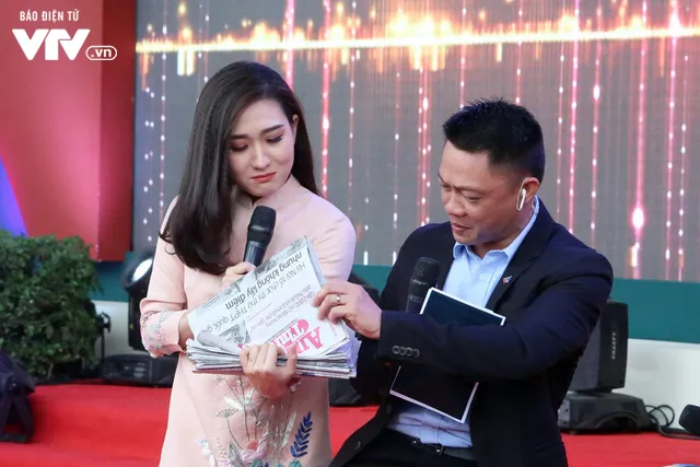 Bữa trưa vui vẻ cùng những người làm báo tại Hội báo Toàn quốc 2018 - Ảnh 4. Bữa trưa vui vẻ cùng những người làm báo tại Hội báo Toàn quốc 2018 - Ảnh 4.