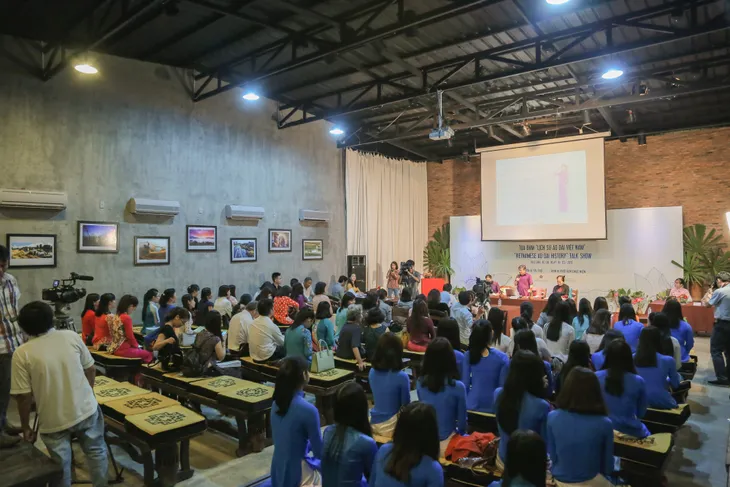 NTK Sỹ Hoàng mong áo dài trở nên thật “đời” - Ảnh 2. NTK Sỹ Hoàng mong áo dài trở nên thật “đời” - Ảnh 2.