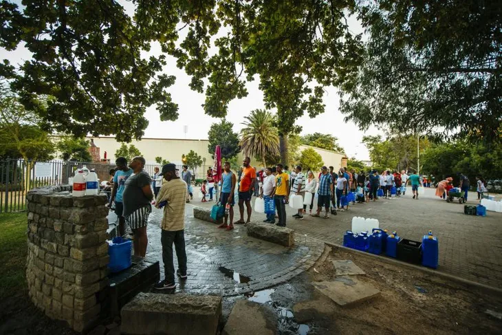 Cape Town - Thành phố đầu tiên trên thế giới sẽ hết nước sạch - Ảnh 2. Cape Town - Thành phố đầu tiên trên thế giới sẽ hết nước sạch - Ảnh 2.