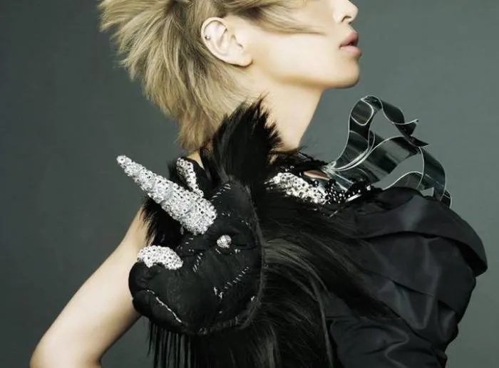 Nữ hoàng tiệc tùng Ayumi Hamasaki hút hồn với tóc ngắn và vàng - Ảnh 3. Nữ hoàng tiệc tùng Ayumi Hamasaki hút hồn với tóc ngắn và vàng - Ảnh 3.