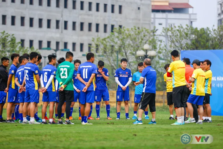 ẢNH: ĐTQG Việt Nam tập luyện trước trận gặp Jordan - Ảnh 16. ẢNH: ĐTQG Việt Nam tập luyện trước trận gặp Jordan - Ảnh 16.