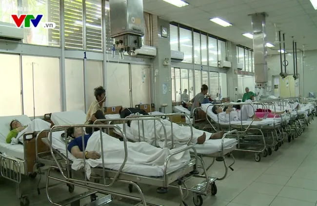 Cháy chung cư Carina: Một nạn nhân cấp cứu tại bệnh viện đã bị tổn thương não - Ảnh 1.