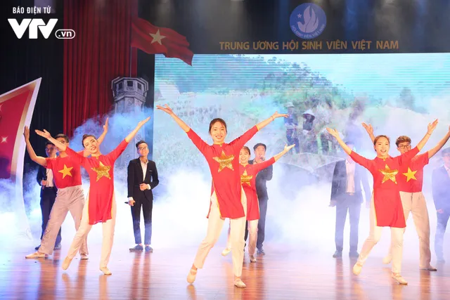 Trao giải cuộc thi sáng tác video clip hát Quốc ca “Tự hào Tổ quốc Việt Nam” - Ảnh 8. Trao giải cuộc thi sáng tác video clip hát Quốc ca “Tự hào Tổ quốc Việt Nam” - Ảnh 8.