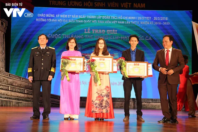 Trao giải cuộc thi sáng tác video clip hát Quốc ca “Tự hào Tổ quốc Việt Nam” - Ảnh 5. Trao giải cuộc thi sáng tác video clip hát Quốc ca “Tự hào Tổ quốc Việt Nam” - Ảnh 5.