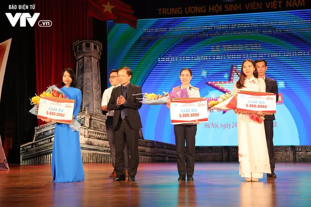 Trao giải cuộc thi sáng tác video clip hát Quốc ca “Tự hào Tổ quốc Việt Nam” - Ảnh 4. Trao giải cuộc thi sáng tác video clip hát Quốc ca “Tự hào Tổ quốc Việt Nam” - Ảnh 4.