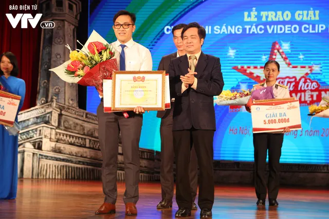 Trao giải cuộc thi sáng tác video clip hát Quốc ca “Tự hào Tổ quốc Việt Nam” - Ảnh 3. Trao giải cuộc thi sáng tác video clip hát Quốc ca “Tự hào Tổ quốc Việt Nam” - Ảnh 3.