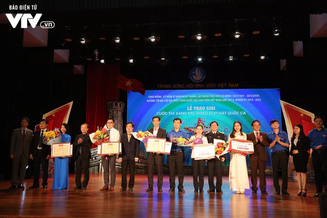Trao giải cuộc thi sáng tác video clip hát Quốc ca “Tự hào Tổ quốc Việt Nam” - Ảnh 1. Trao giải cuộc thi sáng tác video clip hát Quốc ca “Tự hào Tổ quốc Việt Nam” - Ảnh 1.