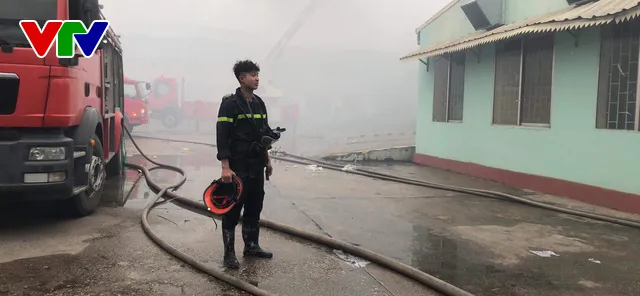 Cháy lớn nhà máy may Hàn Quốc tại KCN Khai Quang (Vĩnh Phúc) - Ảnh 4. Cháy lớn nhà máy may Hàn Quốc tại KCN Khai Quang (Vĩnh Phúc) - Ảnh 4.