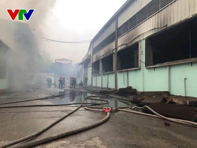 Cháy lớn nhà máy may Hàn Quốc tại KCN Khai Quang (Vĩnh Phúc) - Ảnh 5. Cháy lớn nhà máy may Hàn Quốc tại KCN Khai Quang (Vĩnh Phúc) - Ảnh 5.