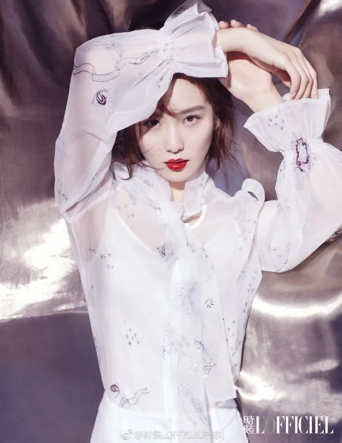 Lưu Thi Thi đẹp rạng rỡ trên Harpers Bazaar - Ảnh 3. Lưu Thi Thi đẹp rạng rỡ trên Harpers Bazaar - Ảnh 3.