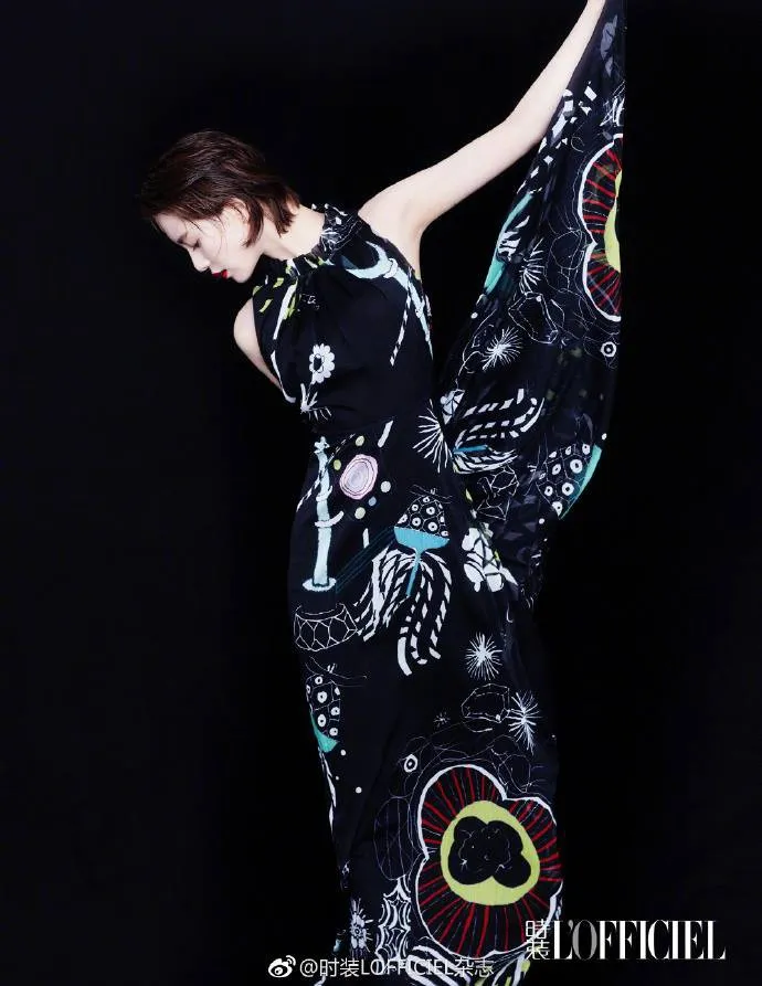 Lưu Thi Thi đẹp rạng rỡ trên Harpers Bazaar - Ảnh 2. Lưu Thi Thi đẹp rạng rỡ trên Harpers Bazaar - Ảnh 2.