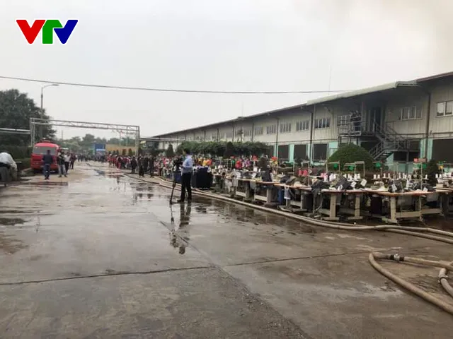 Cháy lớn nhà máy may Hàn Quốc tại KCN Khai Quang (Vĩnh Phúc) - Ảnh 6. Cháy lớn nhà máy may Hàn Quốc tại KCN Khai Quang (Vĩnh Phúc) - Ảnh 6.