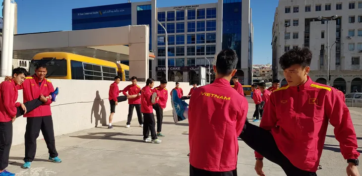 ẢNH: ĐT Việt Nam tập thể dục buổi sáng tại Jordan - Ảnh 7. ẢNH: ĐT Việt Nam tập thể dục buổi sáng tại Jordan - Ảnh 7.